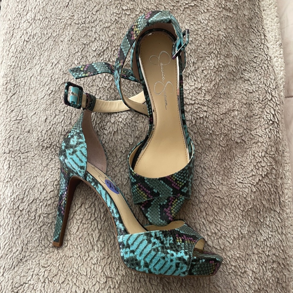 Brand new Jessica Simpson snake print heels with strap. Size 8 1/2. Comfy.
